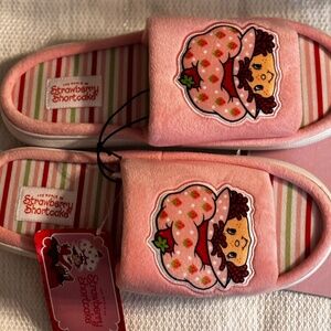 Strawberry shortcake Slippers Pink L (9-10) Fuzzy Strawberry Shortcake Doll Slid